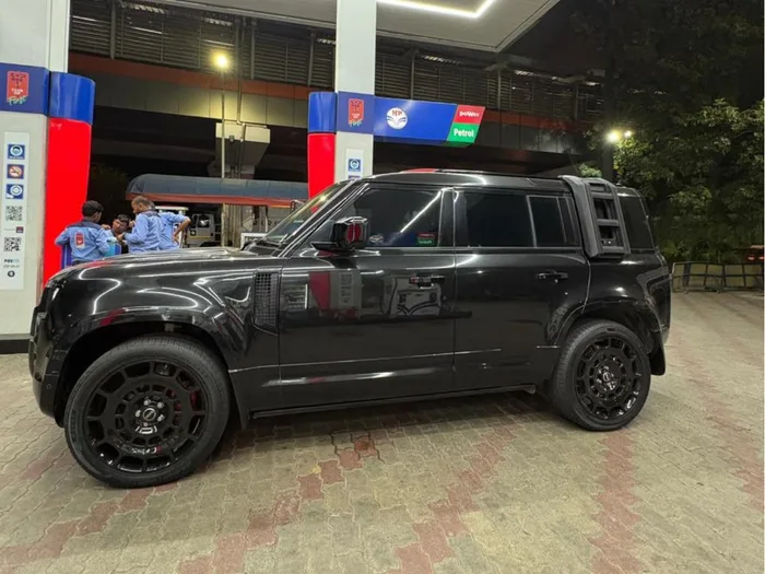 Land Rover Defender 110